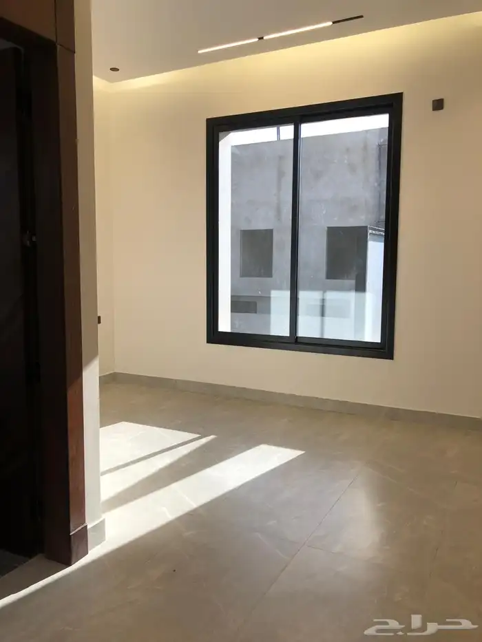 للبيع فيلا بحي الرمال الواحه درج داخلي 3