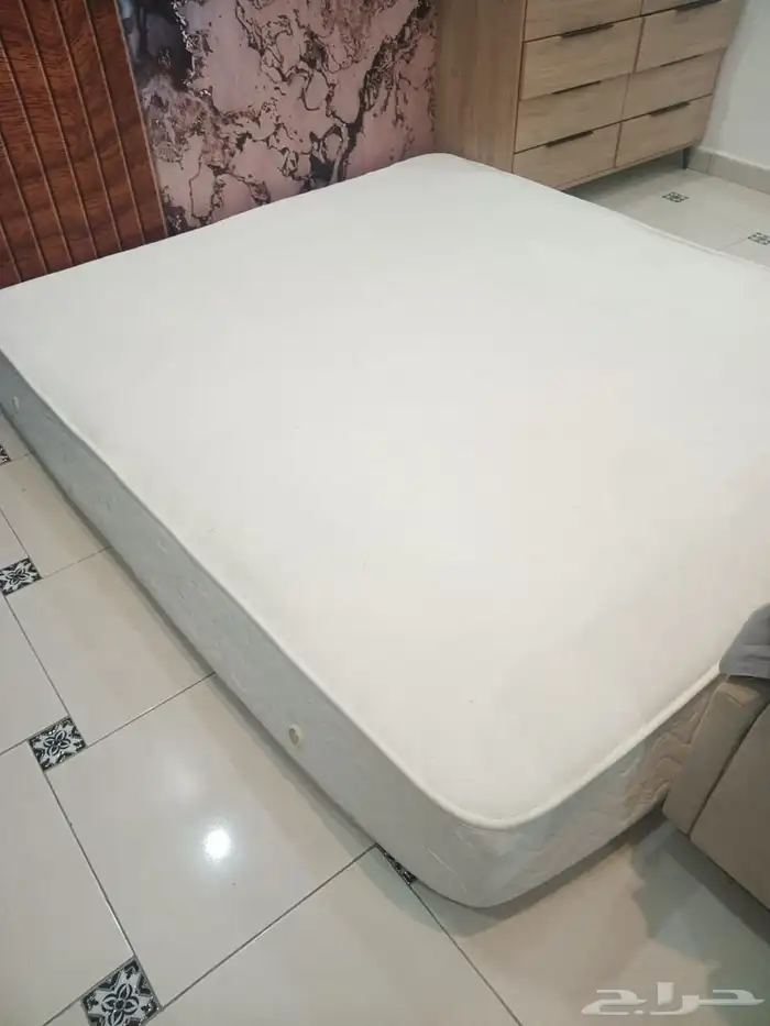 سريرين اثنين ومرتبتين اثنين كذالك 0