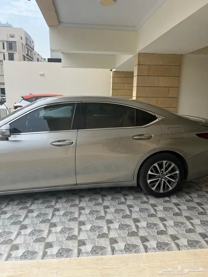 لكزس ES300 2023 مالك اول 9
