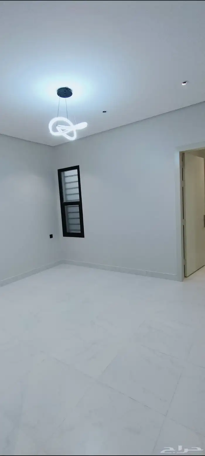 للبيع شقق ارضية وارواف علويه حوش واسع بايكة سيارة 34