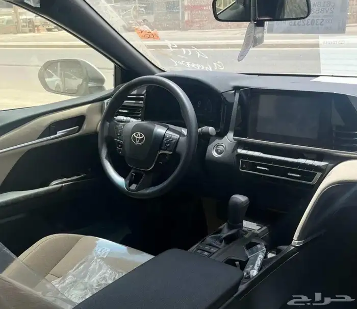 تويوتا كامري E هايبرد 2025 5