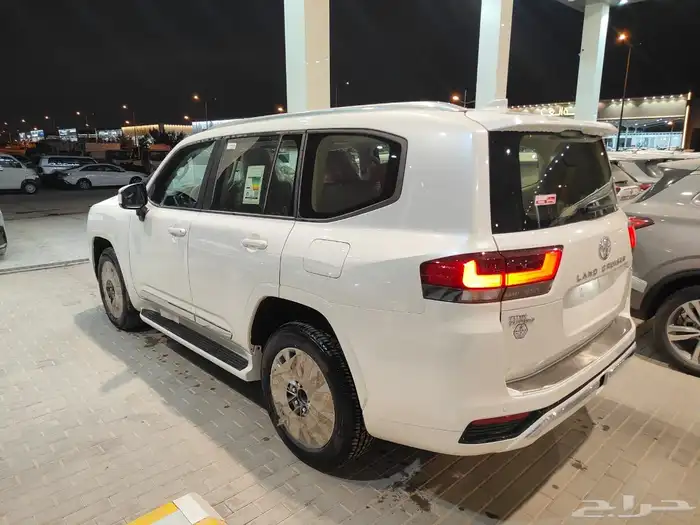 لاندكروزر GXR L3 بنزين 2025 2