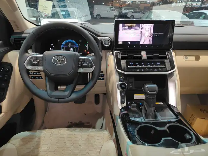 لاندكروزر GXR L3 بنزين 2025 9