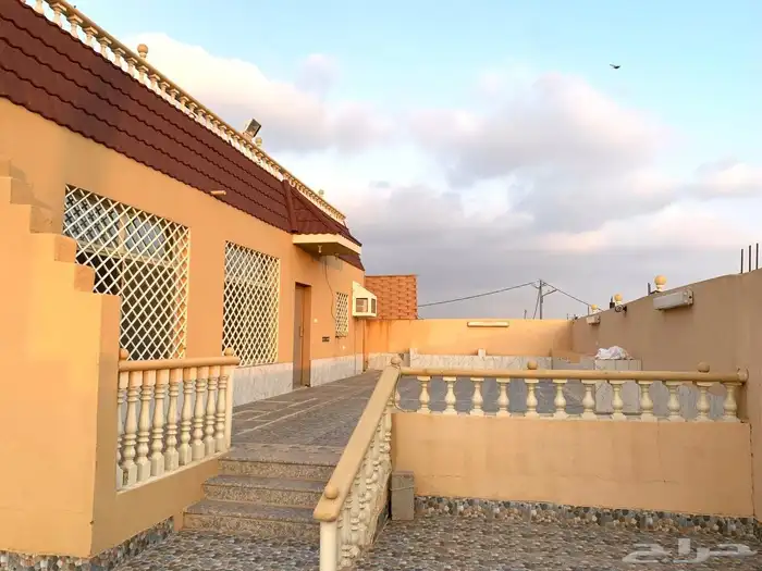 بيت للبيع في الدرب الكدرة 8