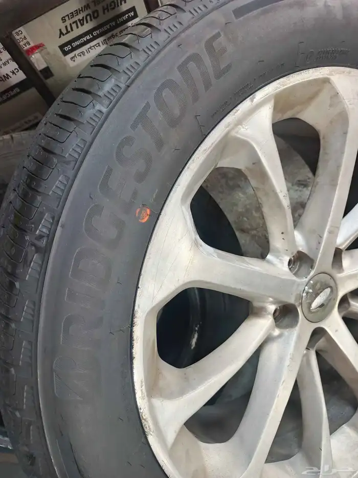 للبيع كفرات 255.50.20 وجنوط 3