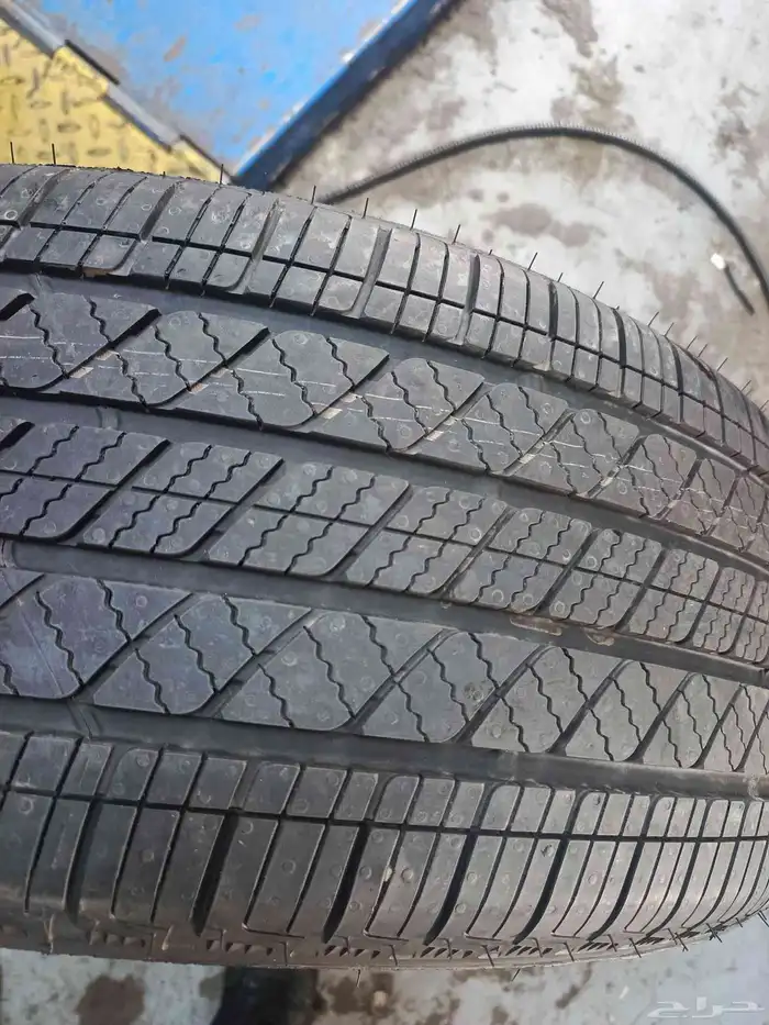 للبيع كفرات 255.50.20 وجنوط 0