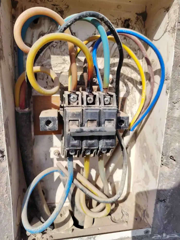 ابوحسن كهرباء وسباكه ويوجد لدينا غسيل مكيفات سبلت 3
