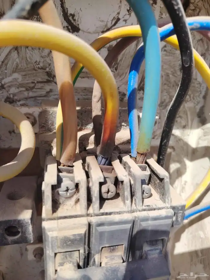 ابوحسن كهرباء وسباكه ويوجد لدينا غسيل مكيفات سبلت 2