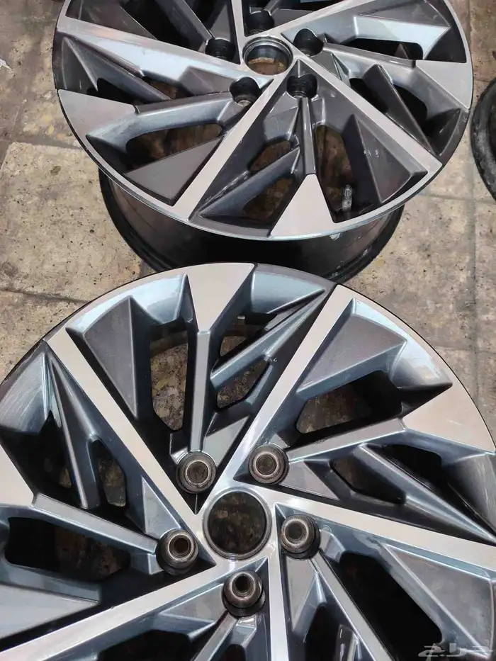 جنوط توسان موديل 2023 اصليه نظيفه مقاس 18..عدد اربع جنوط 0