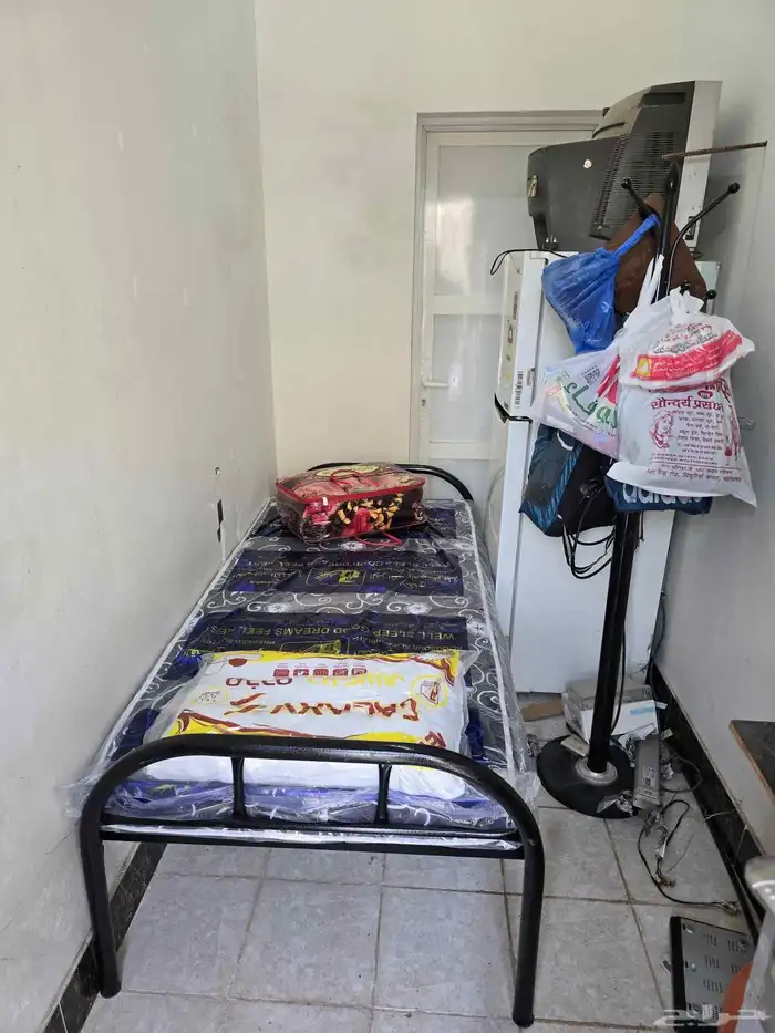 سرير حديد دورين دور واحد مرتبه بطانيه دولاب حديد جديد 5