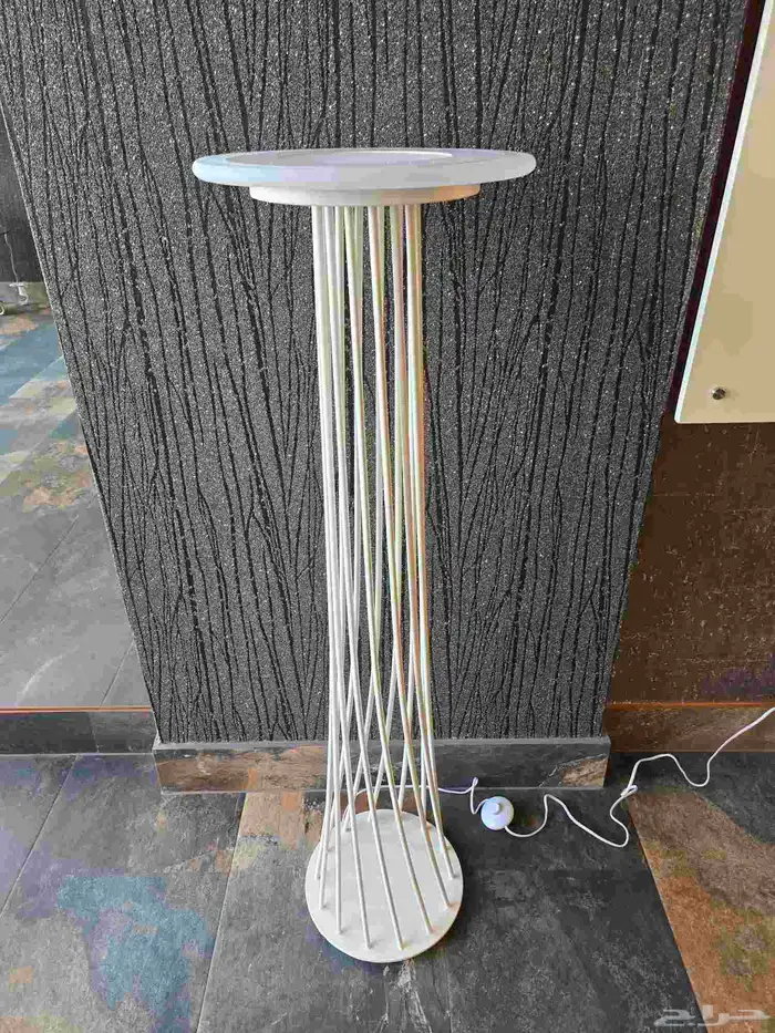 طاولات حديد مع إضاءة ليد 3