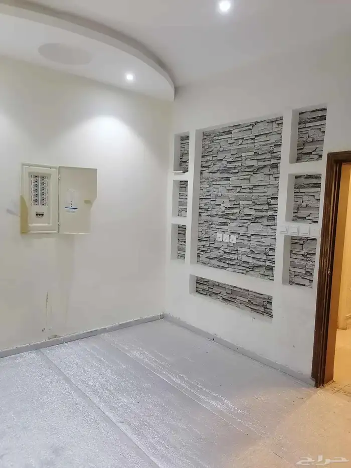 للبيع عماره سكنيه مساحتها 405م دورين 4 شقق داخل الحد 11