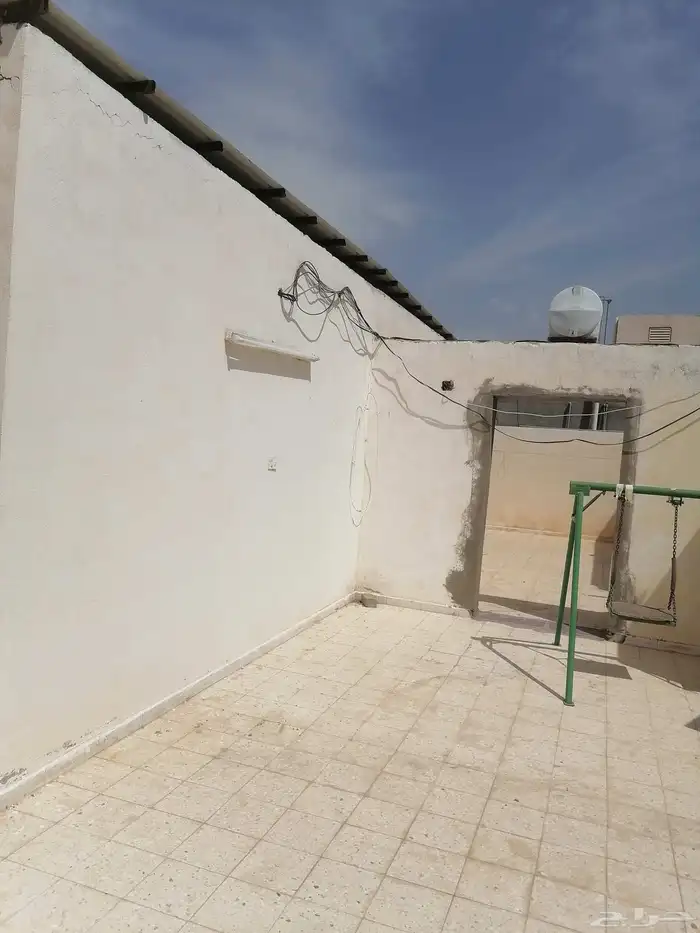 للبيع عماره سكنيه مساحتها 405م دورين 4 شقق داخل الحد 16