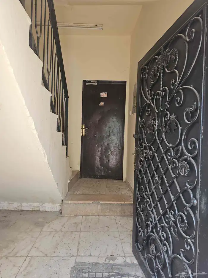 للبيع عمارة سكنية في حي العود 64 م 0