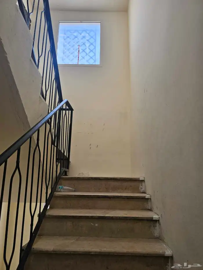 للبيع عمارة سكنية في حي العود 64 م 5