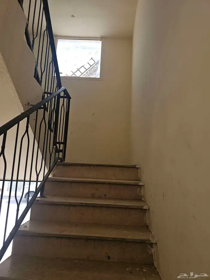 للبيع عمارة سكنية في حي العود 64 م 1