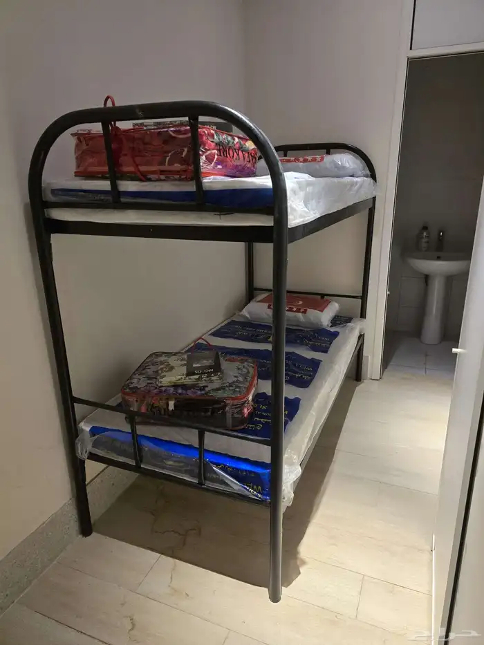 سرير حديد دورين دور واحد مرتبه بطانيه دولاب حديد جديد 1