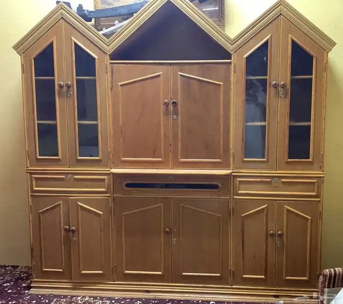 طاوله ممتازه خشب اصلي عرضها مترين وطولها مترين تقريبا 0