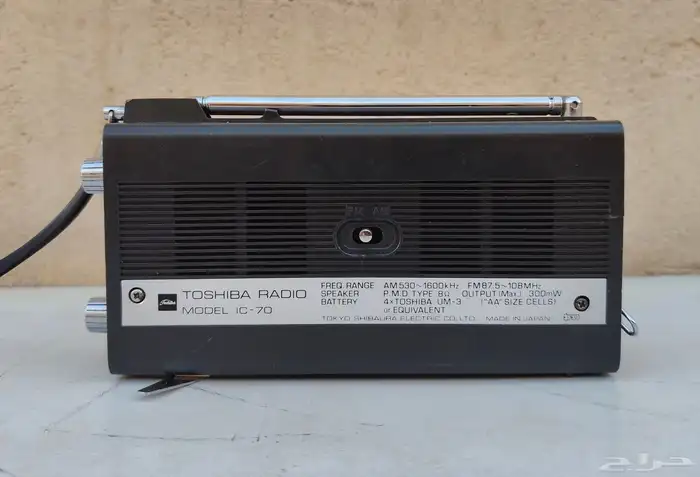 راديو ماركة توشيبا ياباني قديم بحالة ممتازة موجتين FM AM 1
