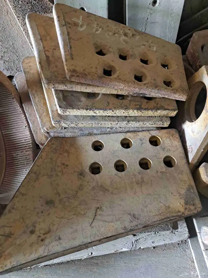 قطع غيار وبلاطات بلدوزر 0
