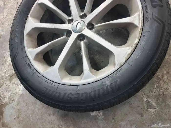 للبيع كفرات 255.50.20 وجنوط 5