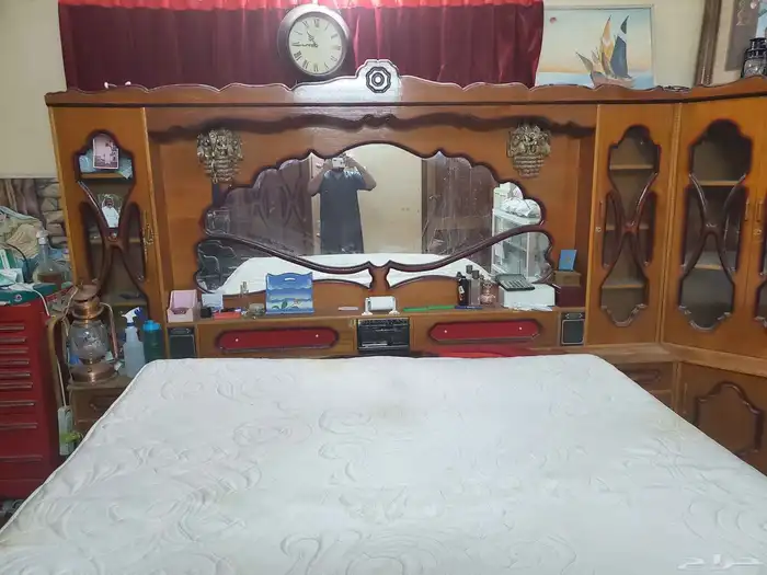 يوجد سرير ودلالب وتسريحه عله السوم 0