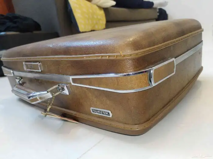 حقيبة سفر يدويه American Tourister. قديمة جدا انتيك 1