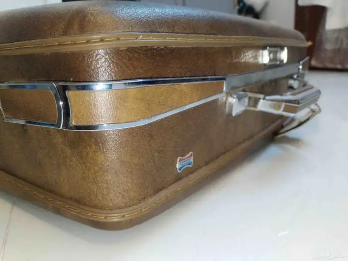 حقيبة سفر يدويه American Tourister. قديمة جدا انتيك 3