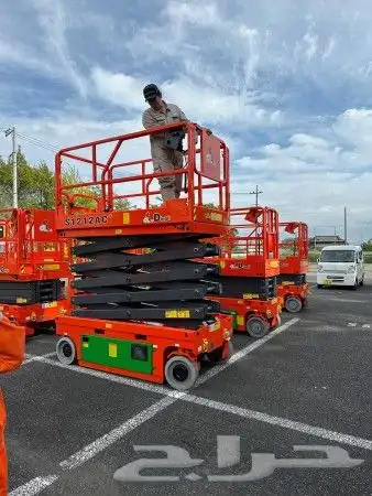 ابوصالح لتأجير الرافعات المقصيه سيزرلفت مانلفت للايجار 5