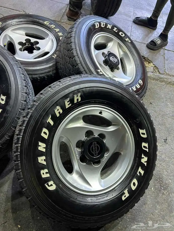 جنوط سنبوسه مع كفرات دنلوب مقاس 275.70.16 بترول فتك 18