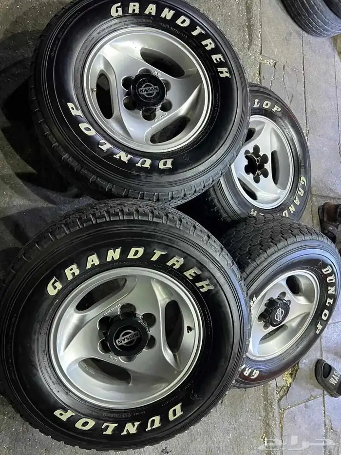 جنوط سنبوسه مع كفرات دنلوب مقاس 275.70.16 بترول فتك 4