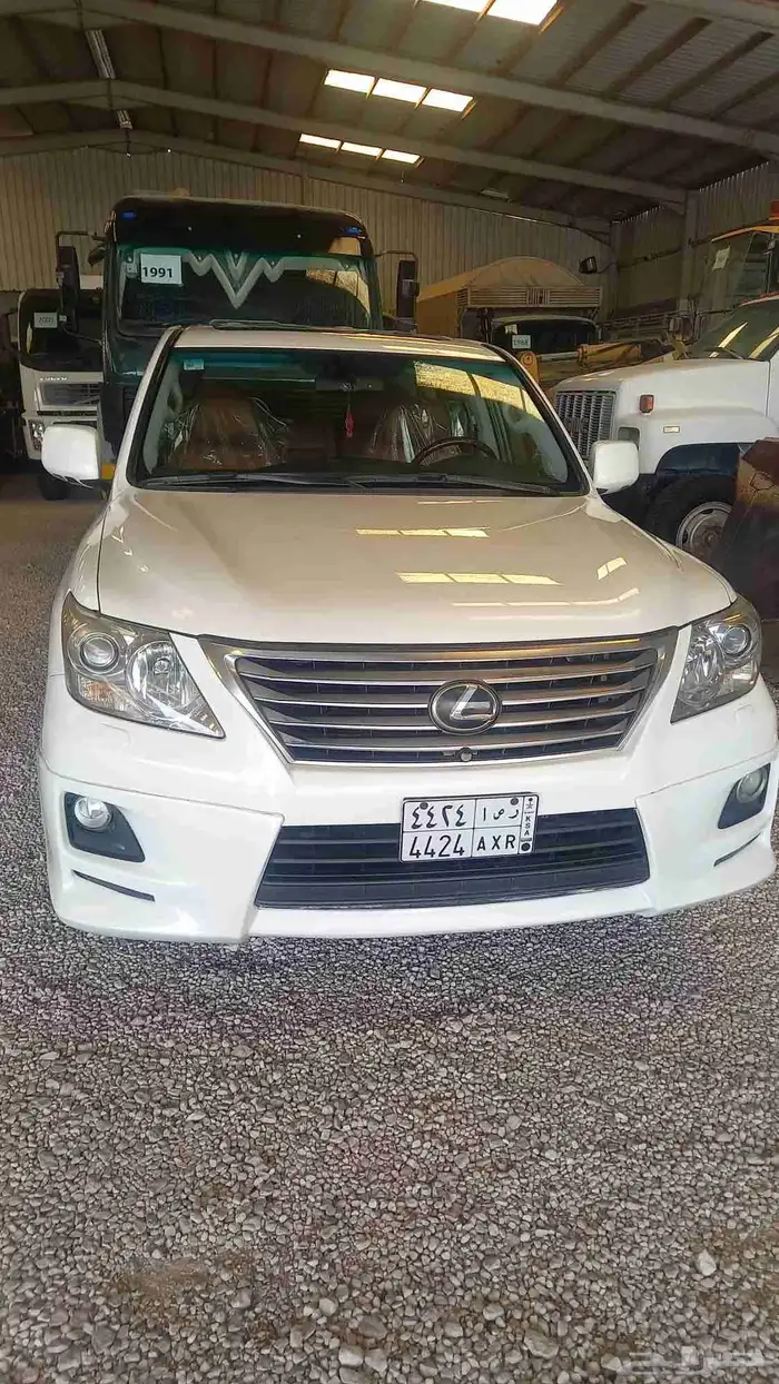 جيب لكزس LX570 موديل2011 اللون أبيض  اللون الداخلي جملي استم 0