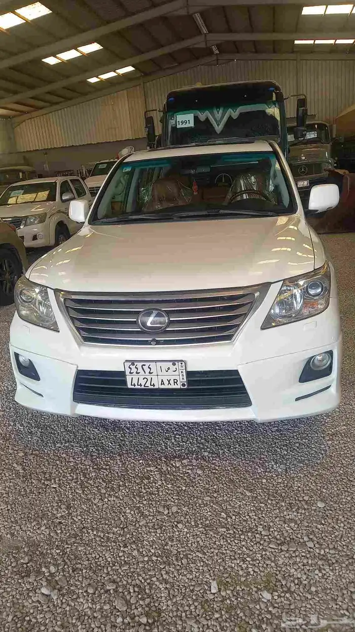 جيب لكزس LX570 موديل2011 اللون أبيض  اللون الداخلي جملي استم 7