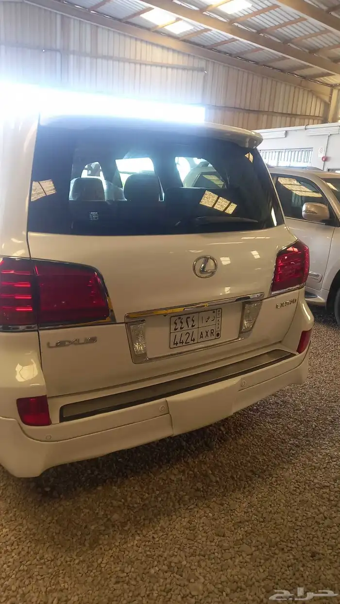 جيب لكزس LX570 موديل2011 اللون أبيض  اللون الداخلي جملي استم 4