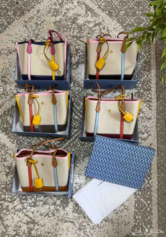 محفظات وشنط ماركه 28