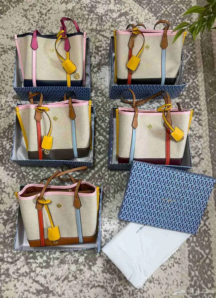 محفظات وشنط ماركه 32