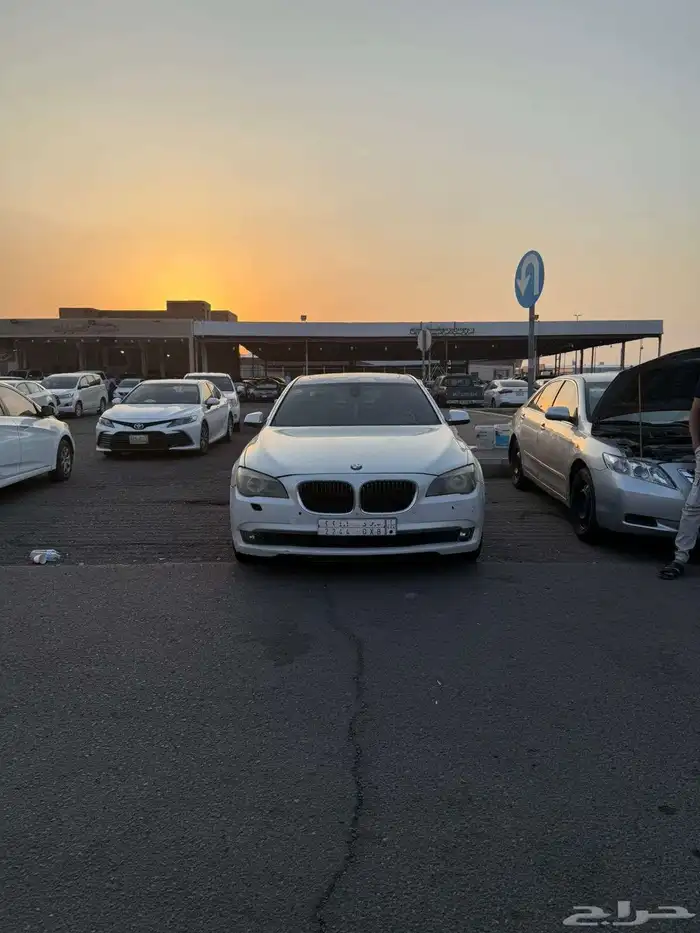 للبيع مستعجل BMW 2011 فل كامل موصفات خاصه من دون تيربو نظيفة 4