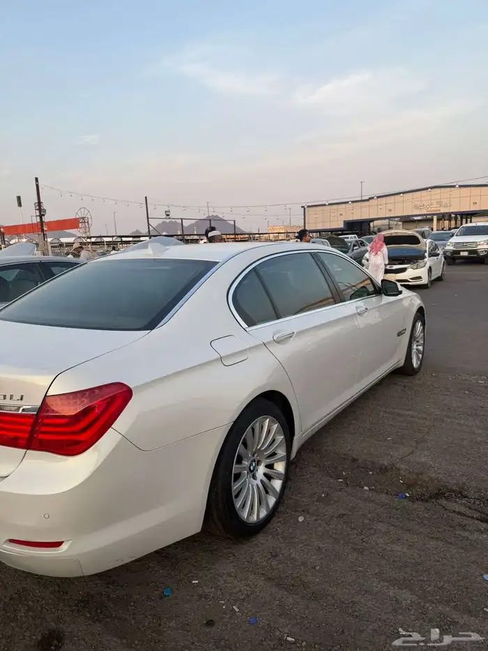 للبيع مستعجل BMW 2011 فل كامل موصفات خاصه من دون تيربو نظيفة 3