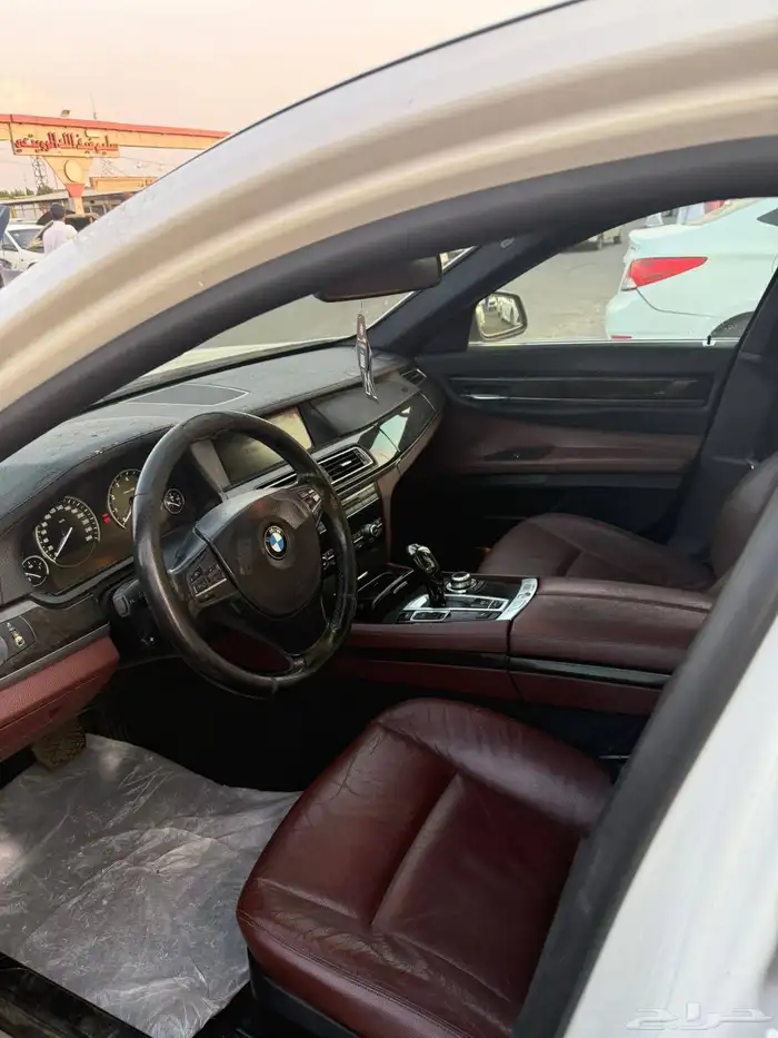 للبيع مستعجل BMW 2011 فل كامل موصفات خاصه من دون تيربو نظيفة 6