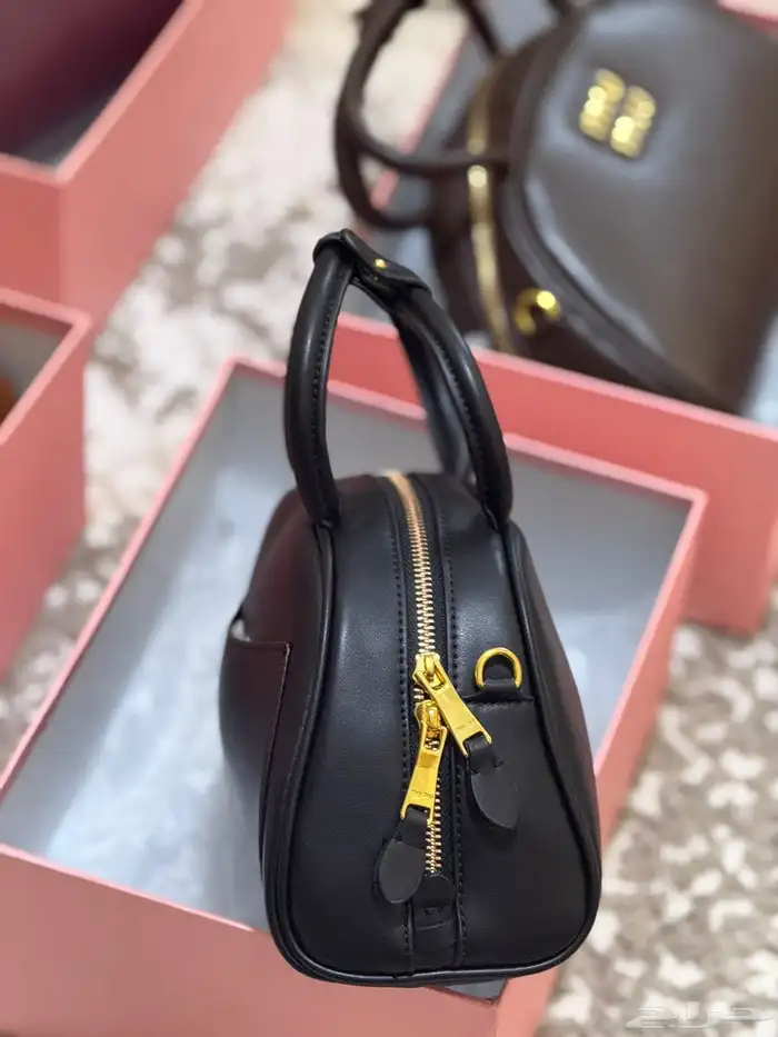 محفظات وشنط ماركه 34