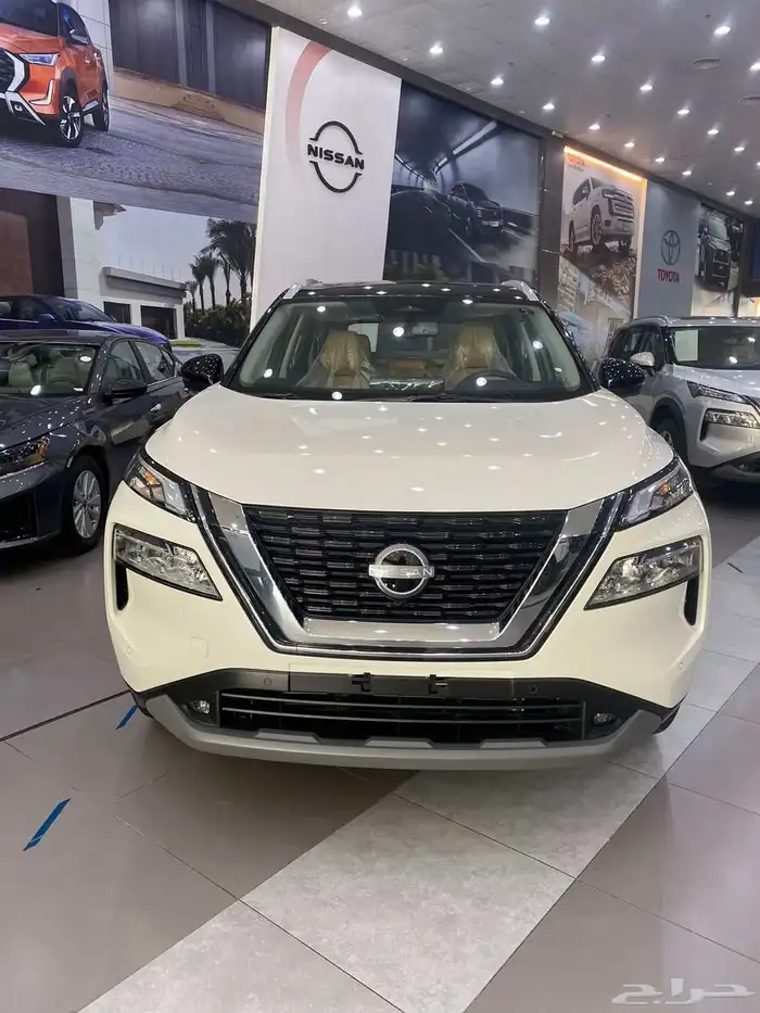 نيسان اكستريل SV بلس لون ابيض سقف اسود جديد اصفار 2