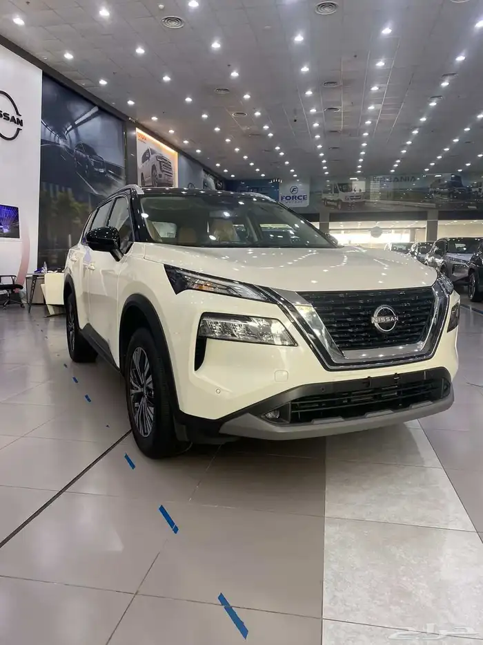 نيسان اكستريل SV بلس لون ابيض سقف اسود جديد اصفار 1