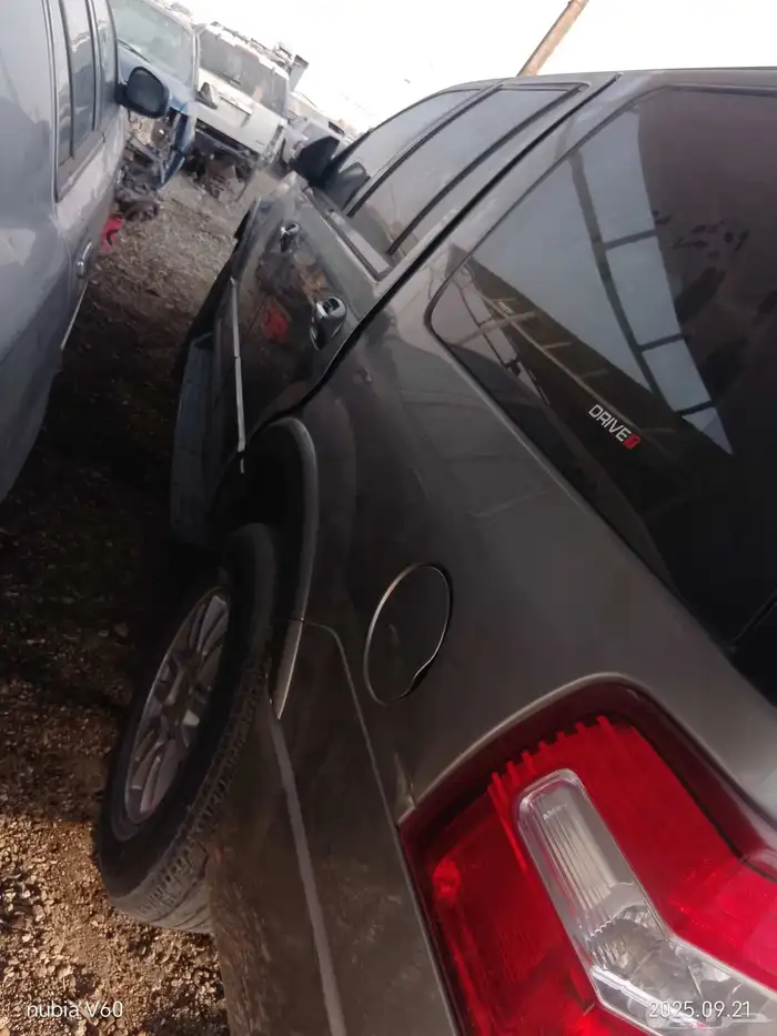 فورد اكسبديشن الموديل 2010 اللون ذهبي 5