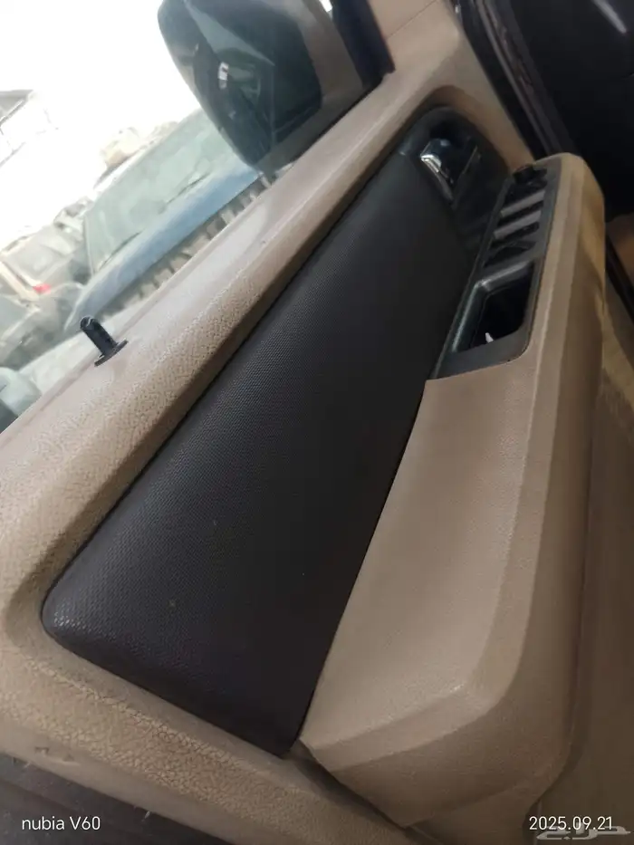 فورد اكسبديشن الموديل 2010 اللون ذهبي 8