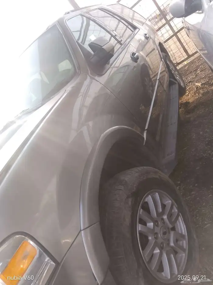 فورد اكسبديشن الموديل 2010 اللون ذهبي 3