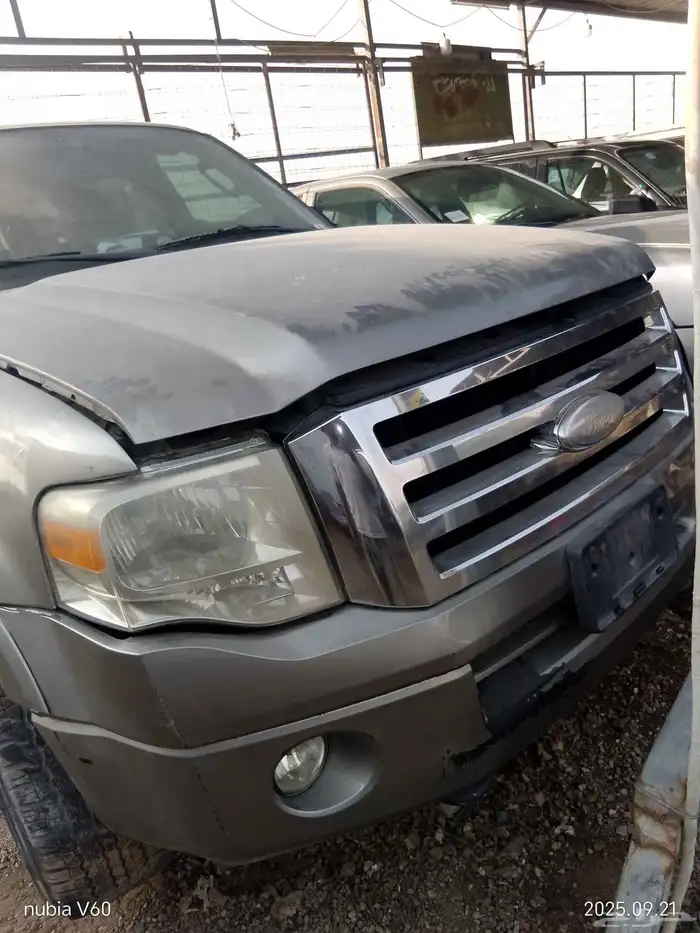 فورد اكسبديشن الموديل 2010 اللون ذهبي 0