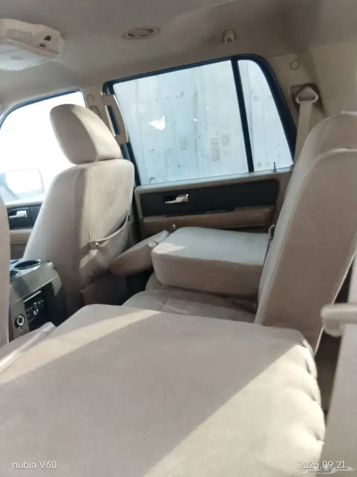 فورد اكسبديشن الموديل 2010 اللون ذهبي 9