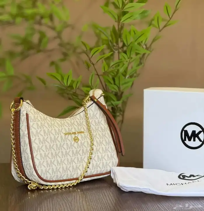 محفظات وشنط ماركه 38