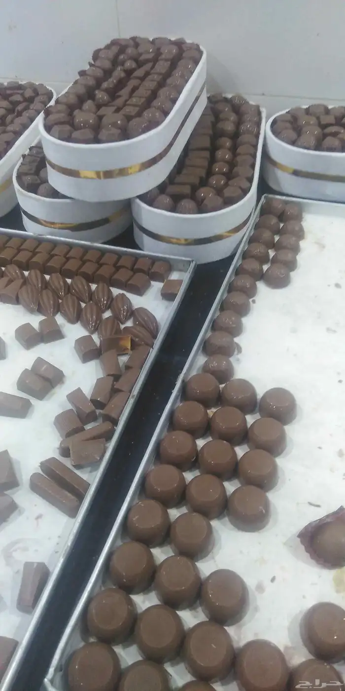 معلم رص حلويات شرقيه 3