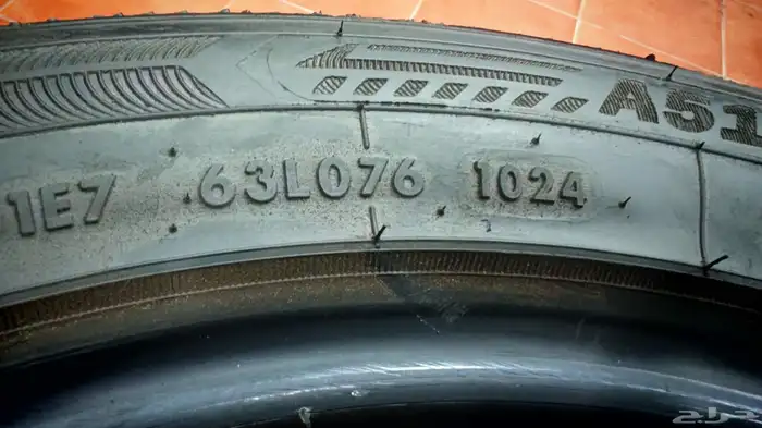 كفرات شبه جديده ماشيه كيلو فقط مقاس 215 55 18 9